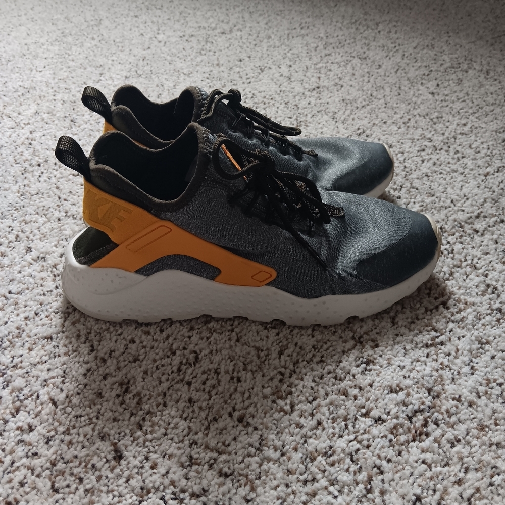 Nike Womens Air Huarache Athletic Shoes Run Ultra Se Gray Yellow 8